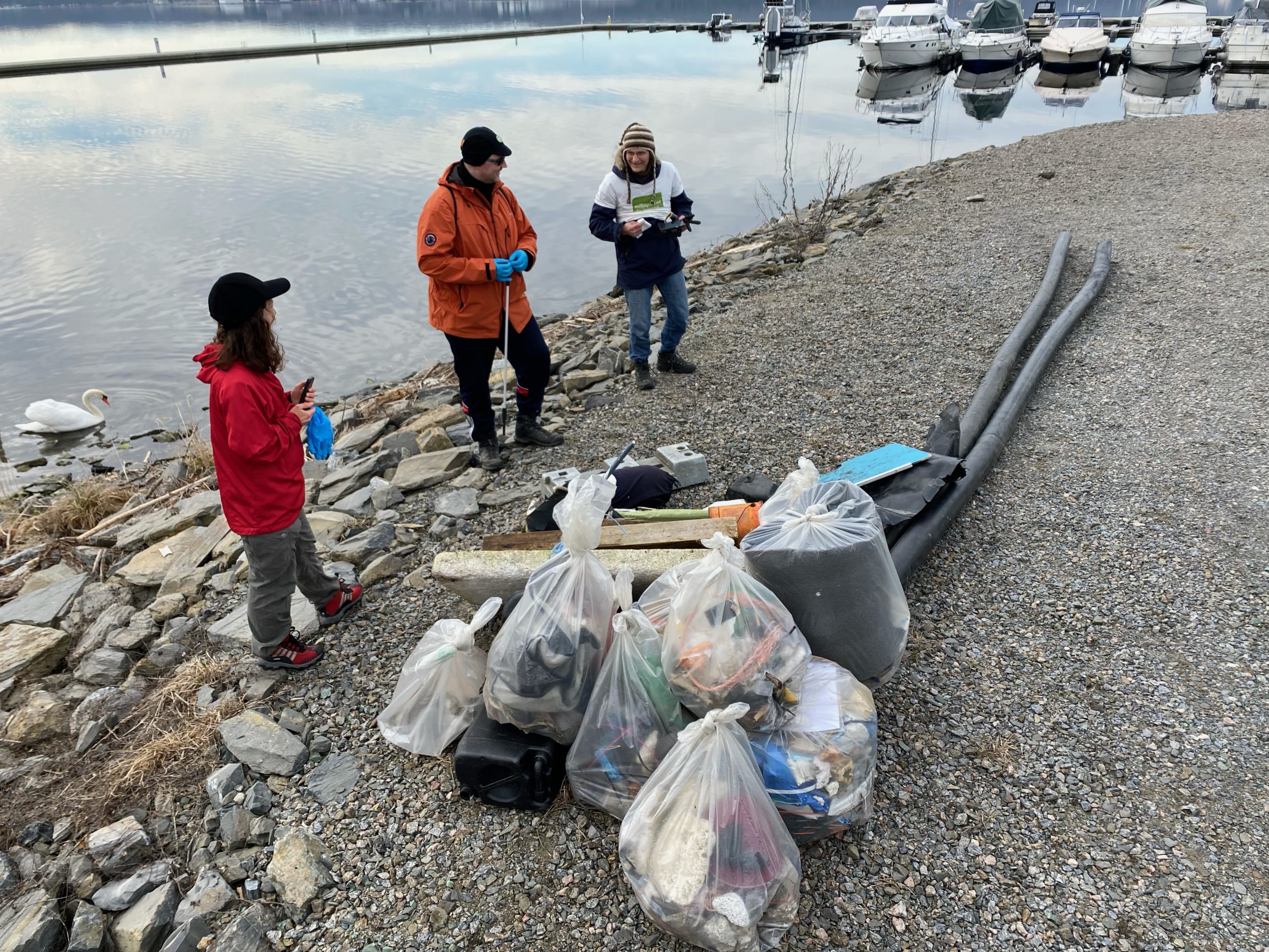Søppelfangst etter strandrydding på Herøya